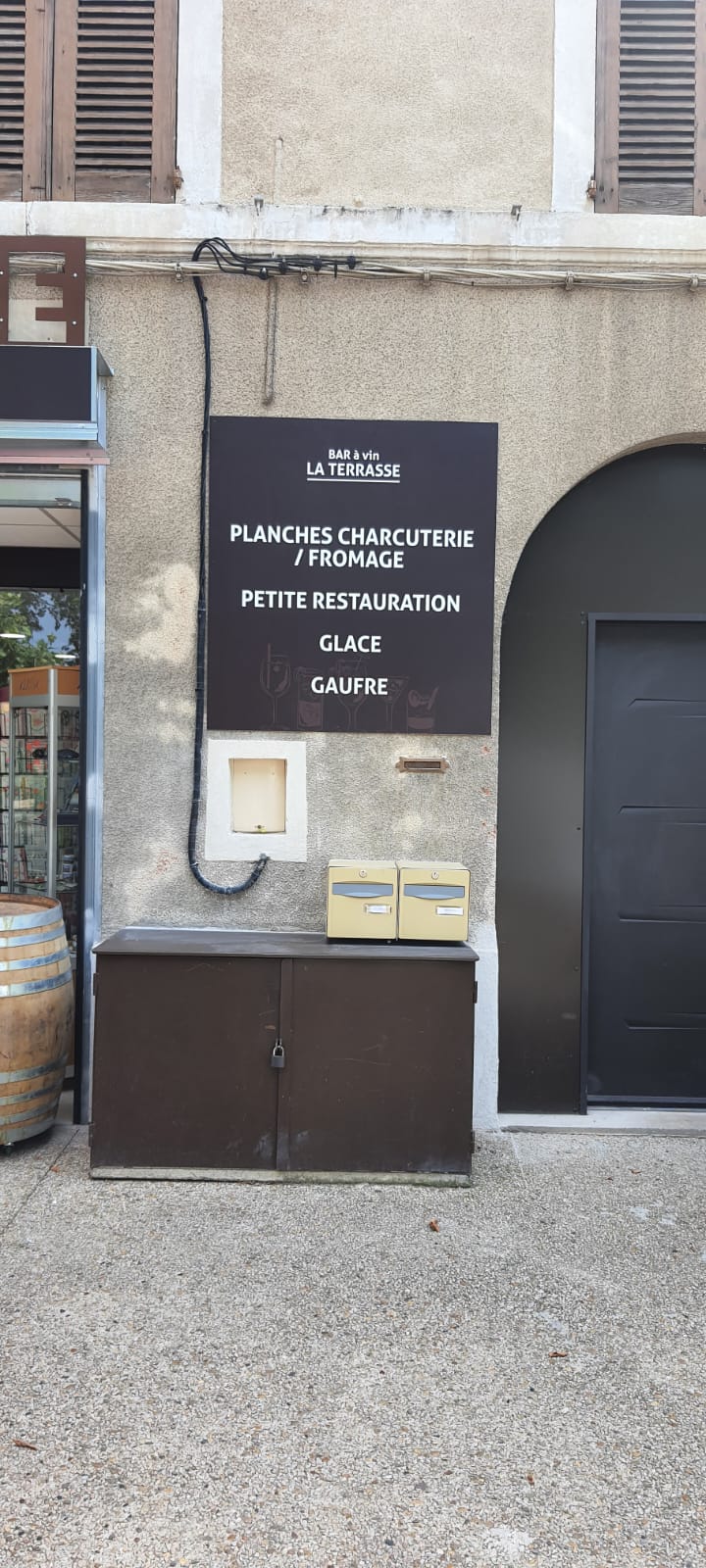 Signalétique à Arles — Magasin panneau dibond