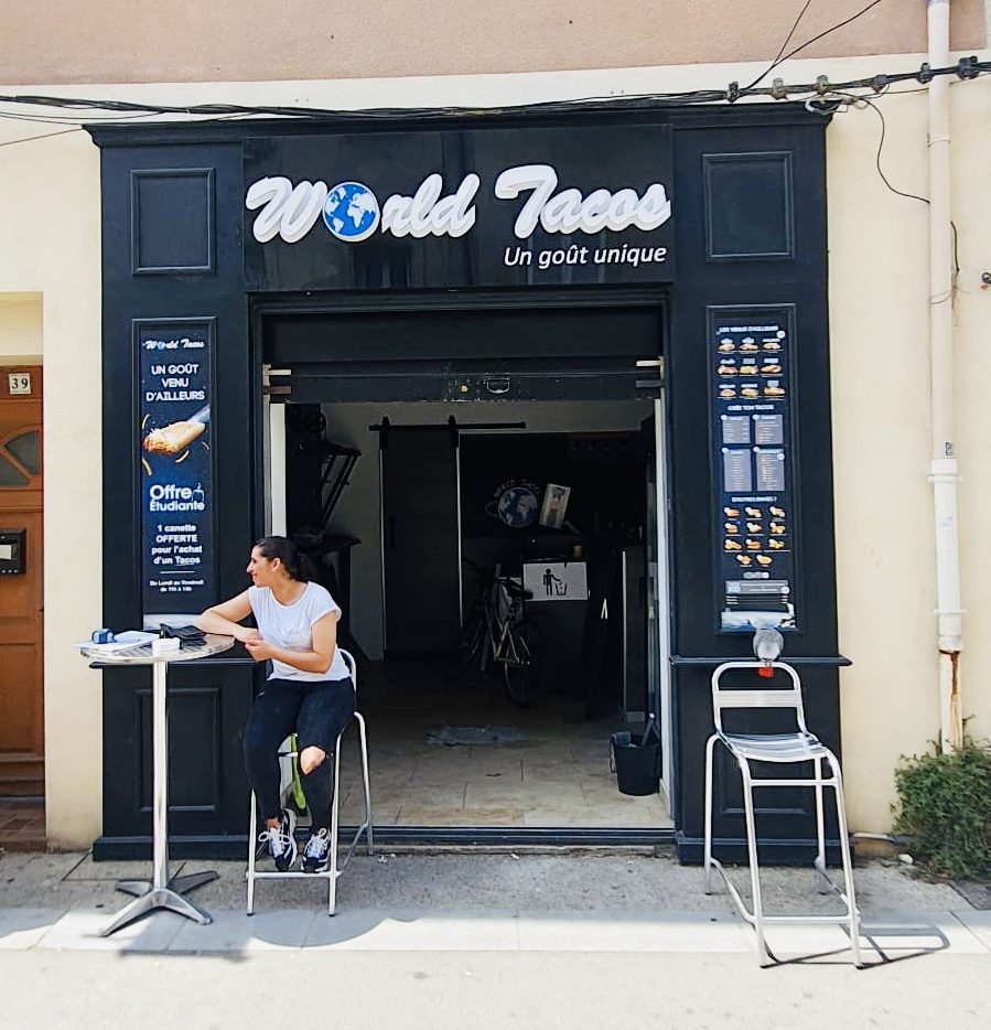 Lettres découpées à Arles — Enseigne lettres decoupees cave a vin tacos