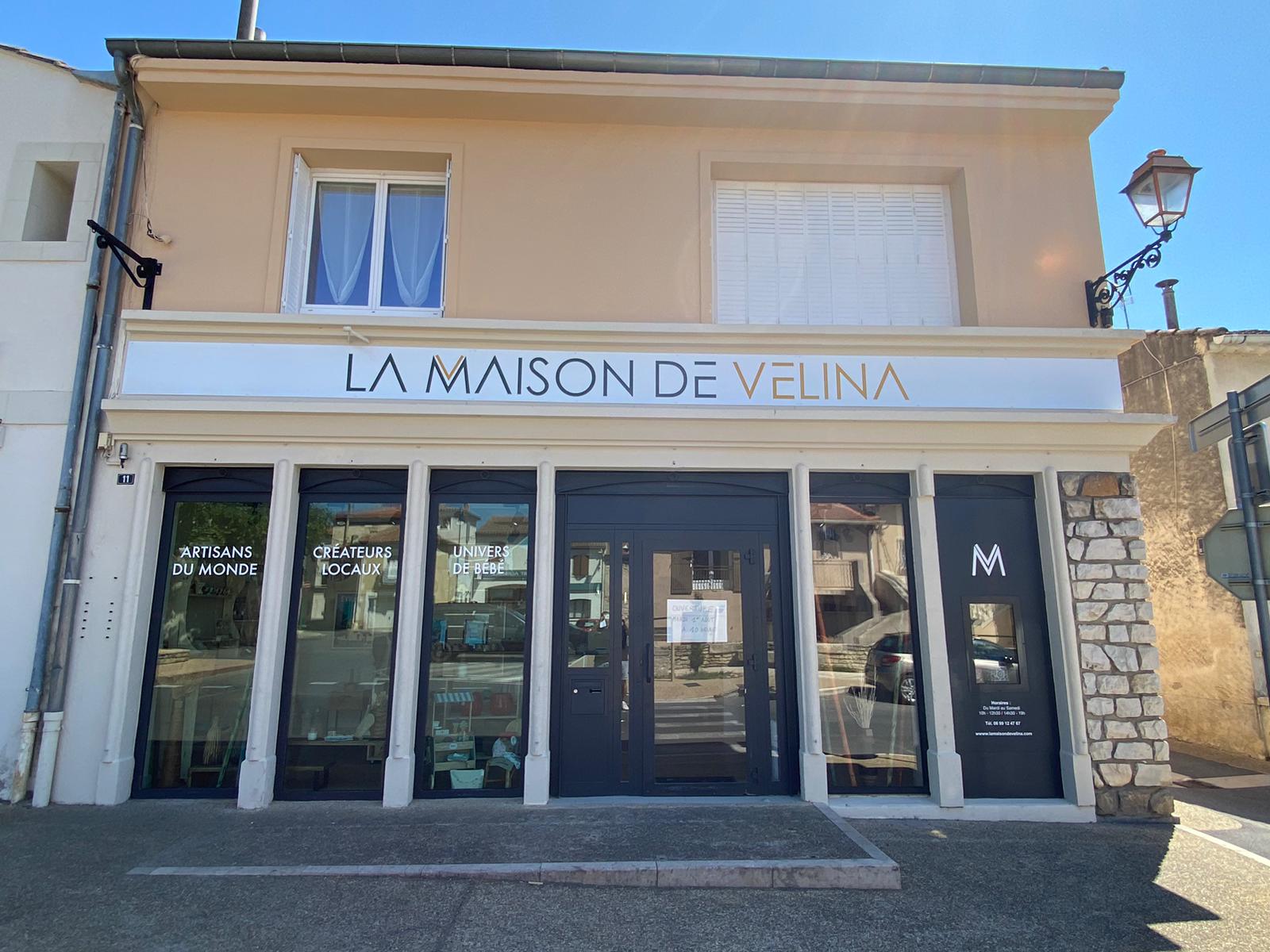 Signalétique à Arles — Panneau pour magasin